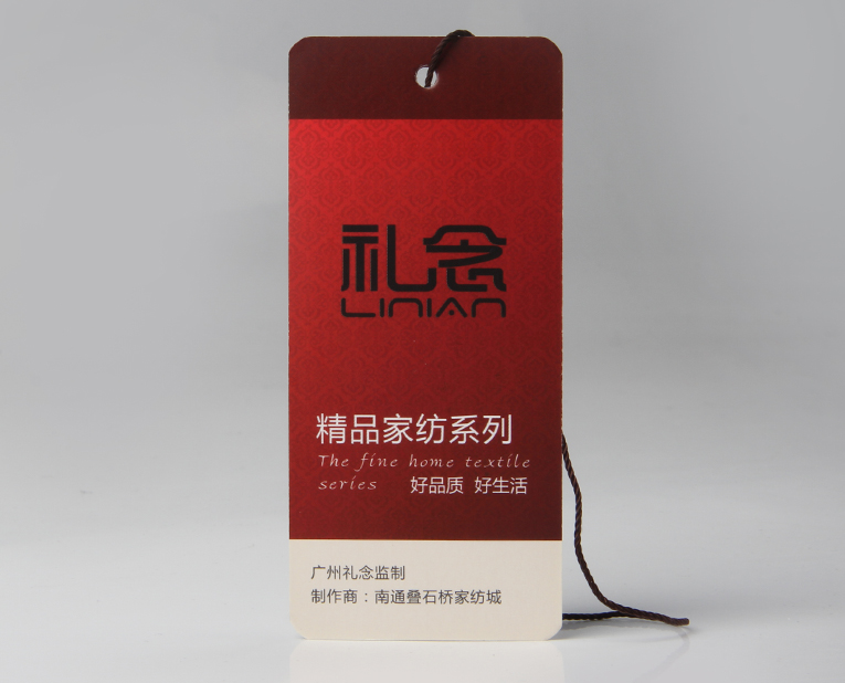 衣服吊牌在定做時(shí)出幺蛾子，制造商這樣做不懼怕劃痕